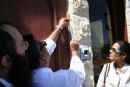 Ronny Schwartz affixes the front entrance mezuzah Ronny Schwartz affixes the front entrance mezuzah